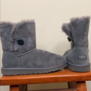 GREY UGG BOOTS (NEVER WORN) BAILEY BUTTON II